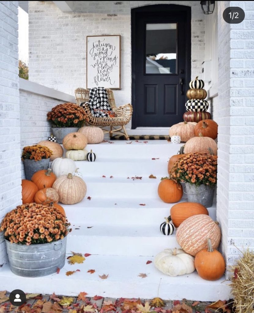 Home With hay Fall Porch Decor Ideas
